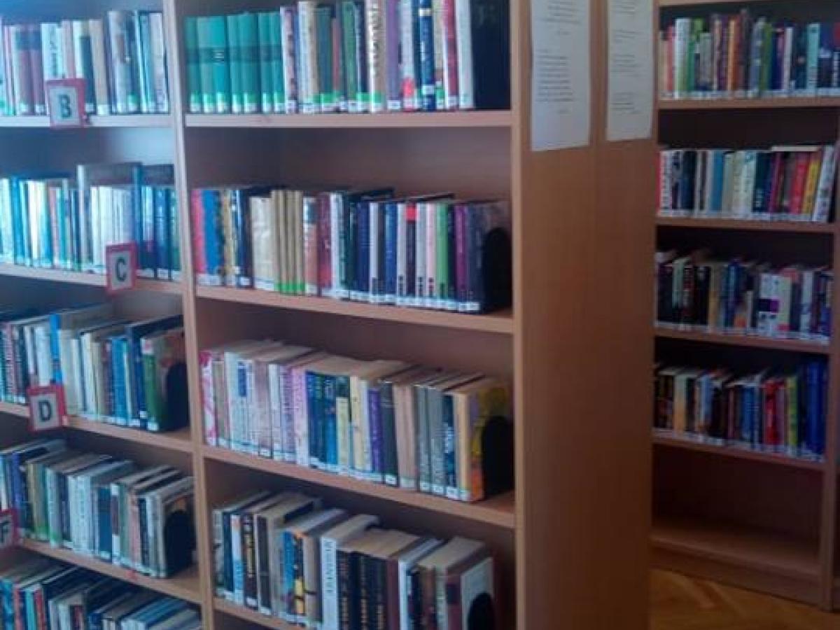 Tivadar Könyvtár,  Információs és Közösségi Hely 
